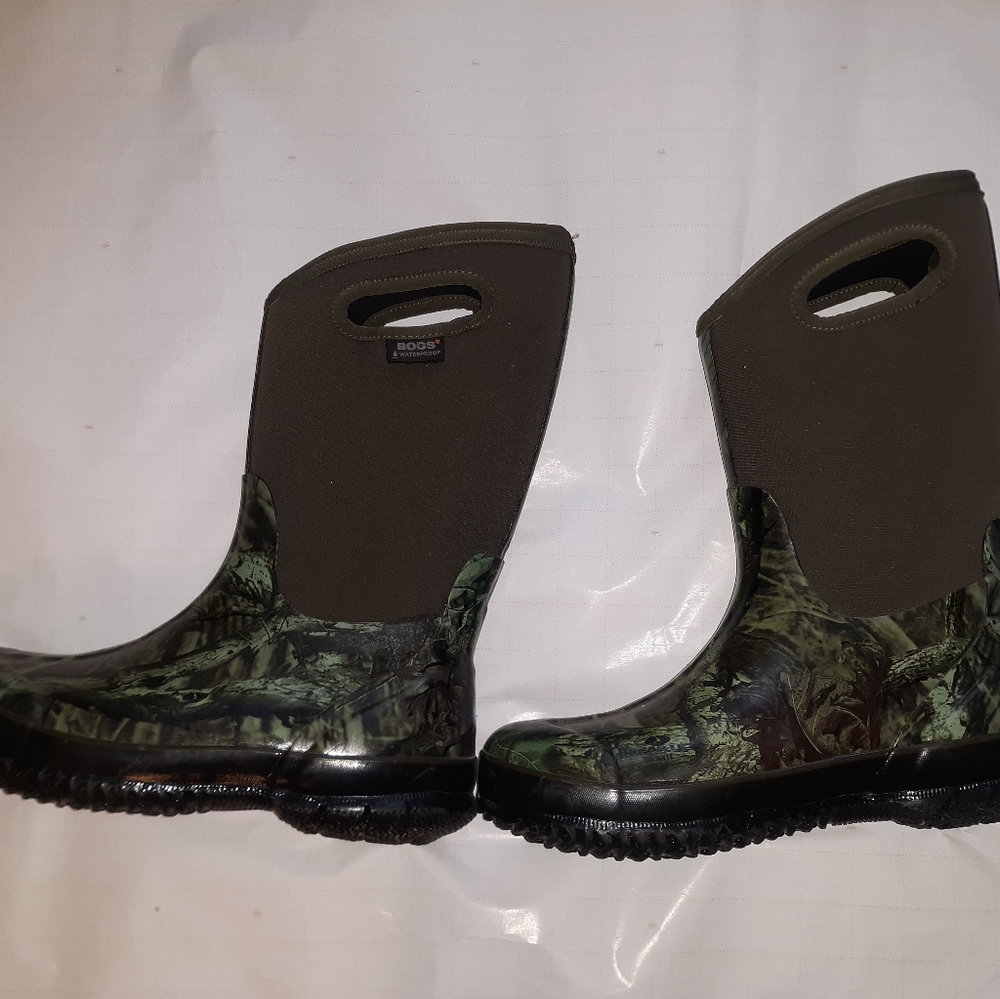 COPY - Bogs boots youth size 7